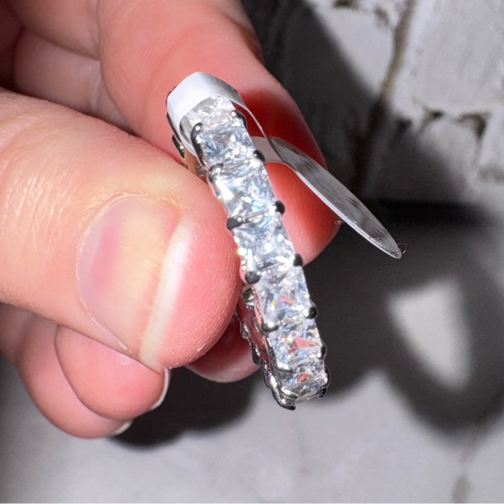 Sparkling Cubic Zirconia Silver Hoop Ring 💍 size 9 - NWT